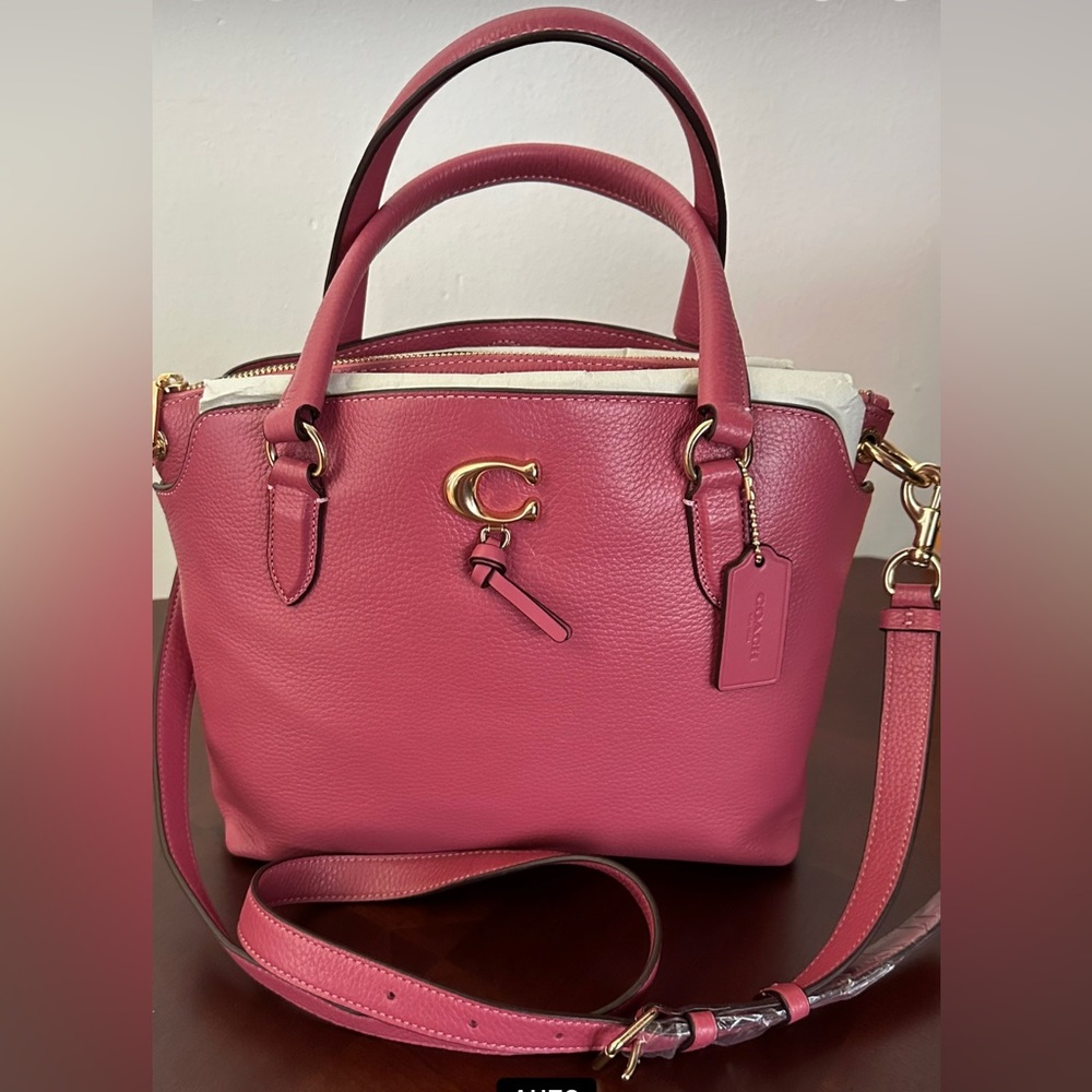 ✨NEW/Tags✨Coach Pebbled Leather Handbag/Crossbody with Gold Tone Hardware